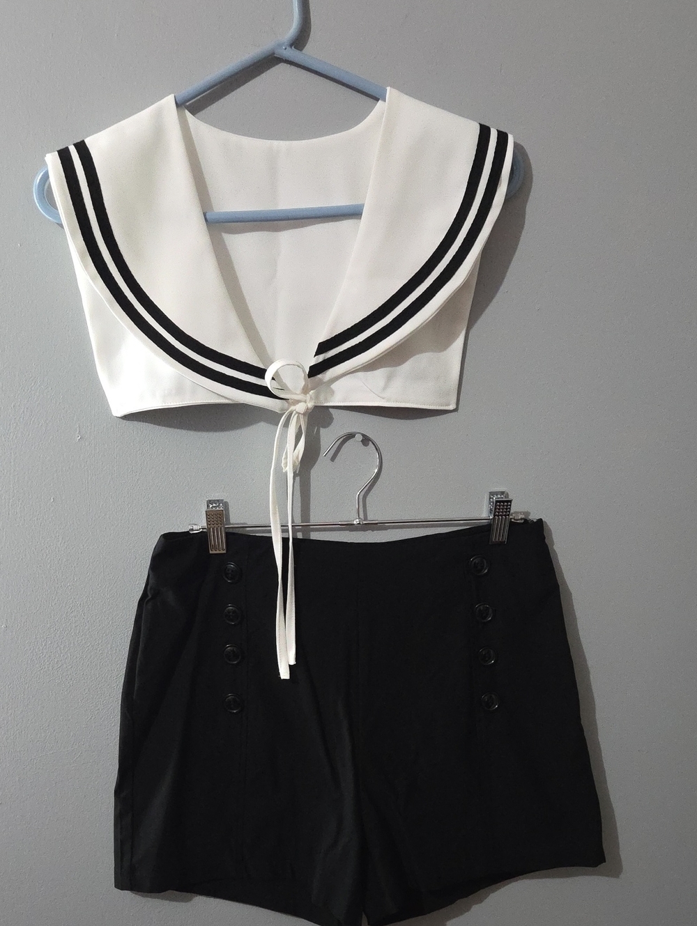 Costume- Sailor Collar Crop Top & High-Waist Button Shorts Set - White & Black
